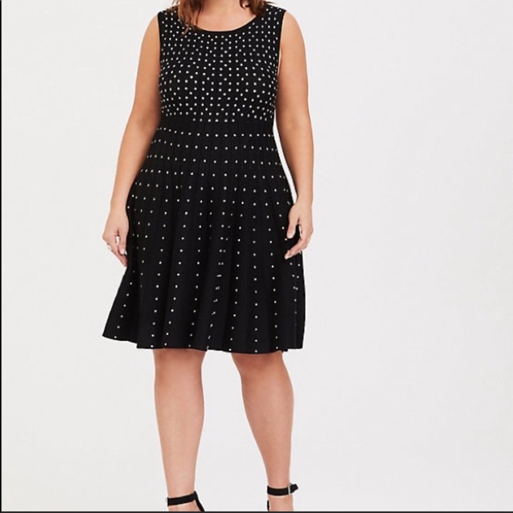 Black with white polka dots and a hint of metallic. Woven dress. Torrid size 2.